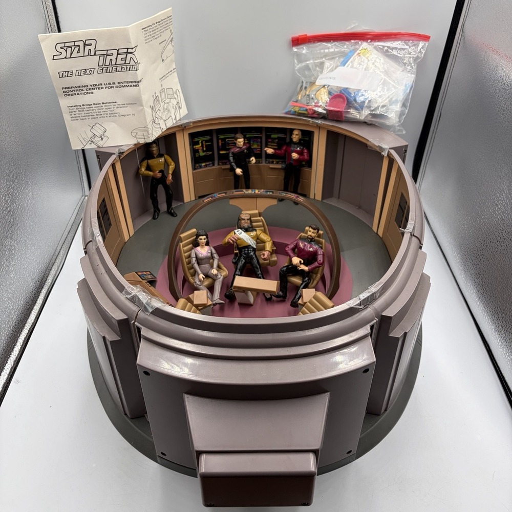 Playmates Star Trek The Next Generation Enterprise Bridge Playset  W/ 7 Figures